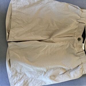 Under Armour headgear golf shorts-SZ 36
Waist 17”
Inseam 9”
@18